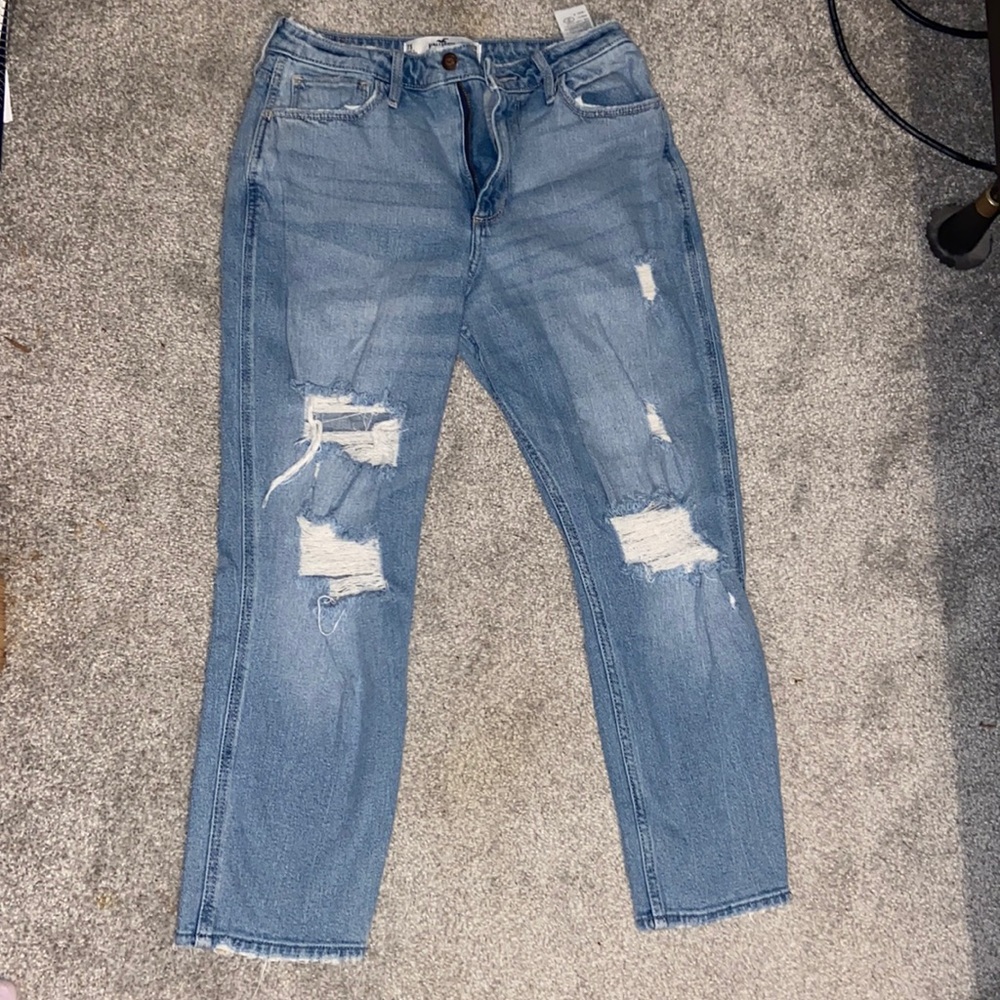 Hollister curvy high rise mom jean size 7 short length